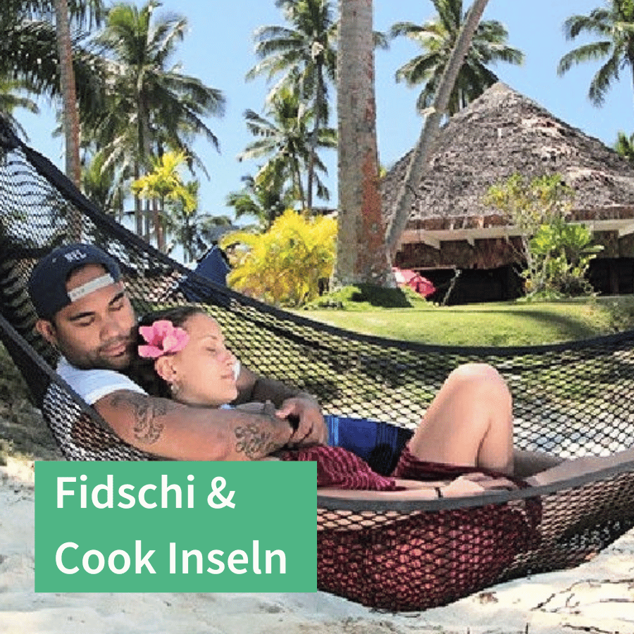 Paar liegt in Hängematte auf Fidschi