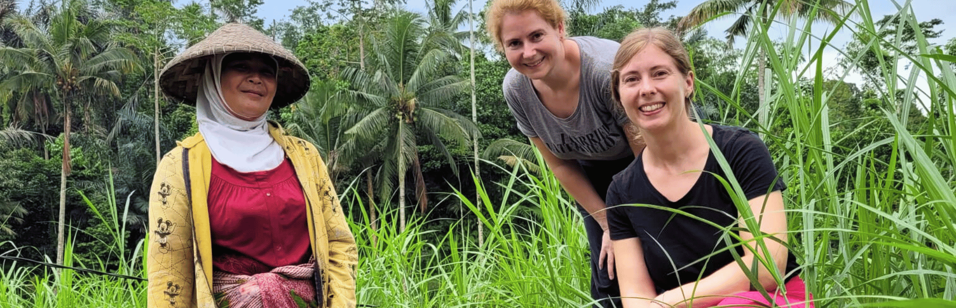 Reisende mit Einheimischer in Vietnam