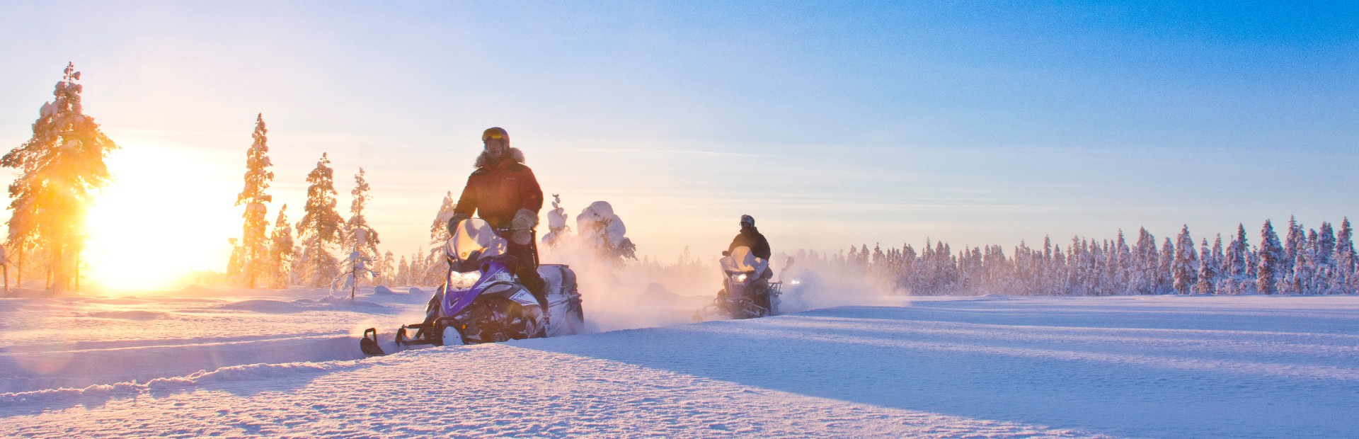 Schneemobilfahren in Lappland