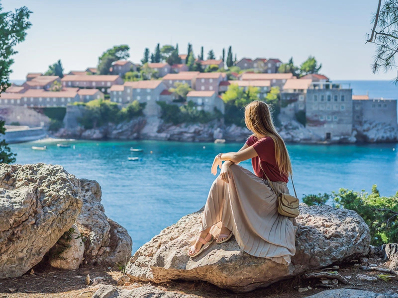 Frau an der Adriaküste