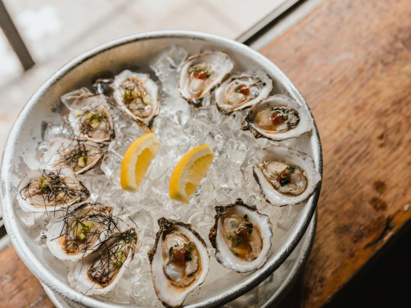 Austern serviert
