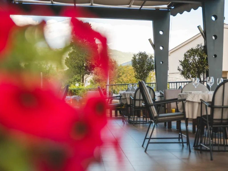 Montenegro Podgorica Terrasse der Unterkunft