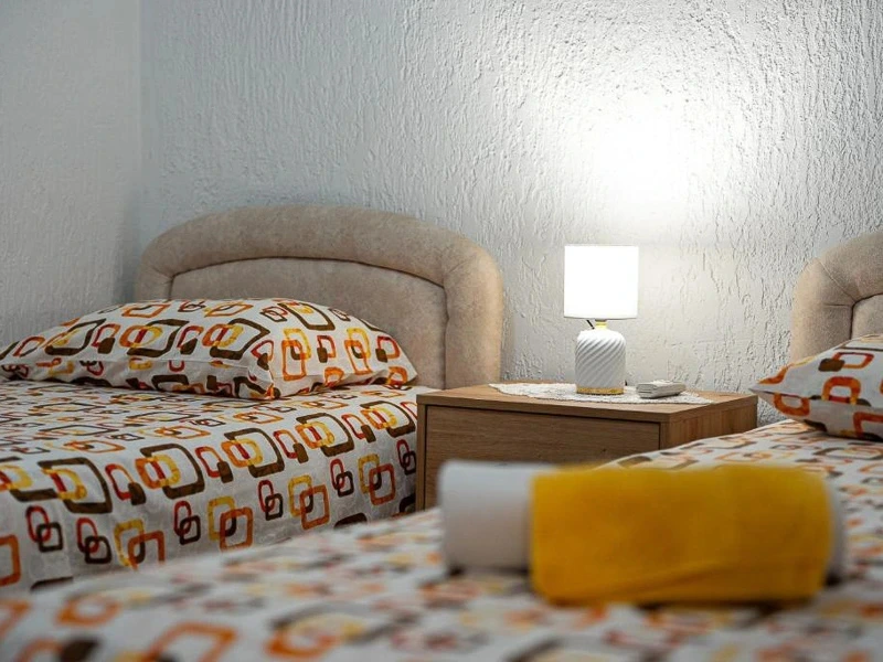 einfaches Zweibettzimmer in Ostrog