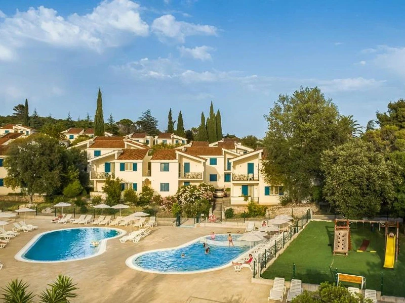 Poolanlage in Korcula