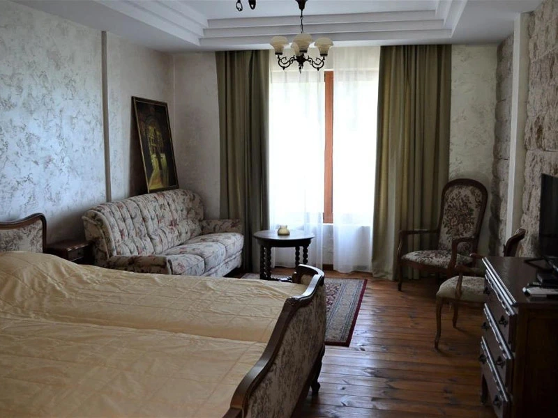 Montenegro Cetinje Unterkunft gemütliches Schlafzimmer