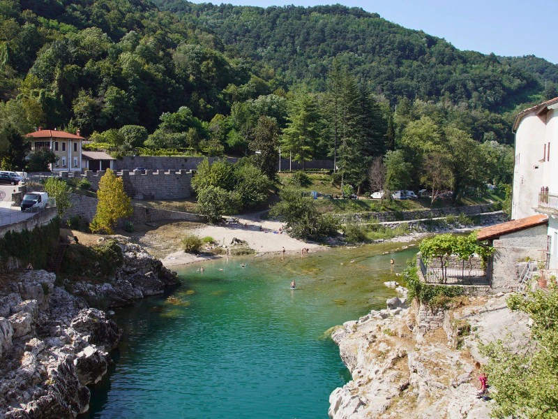 Blick auf Fluss im Soca Tal Slowenien