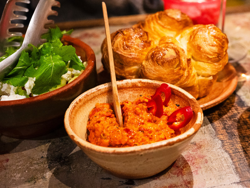 Verschiedene Nationalgerichte in Mostar