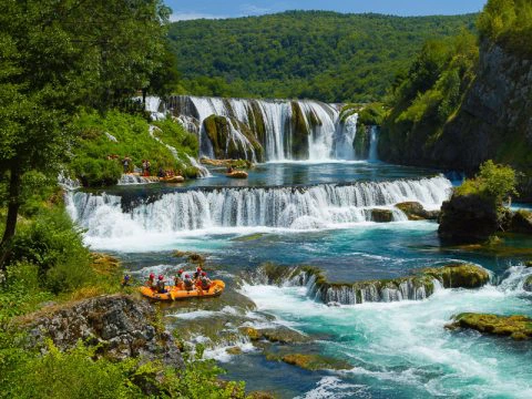 türkisfarbende Wässerfälle im Una Nationalpark