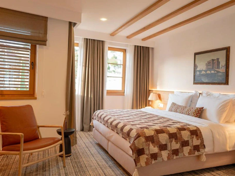 Hotelzimmer mit Doppelbett