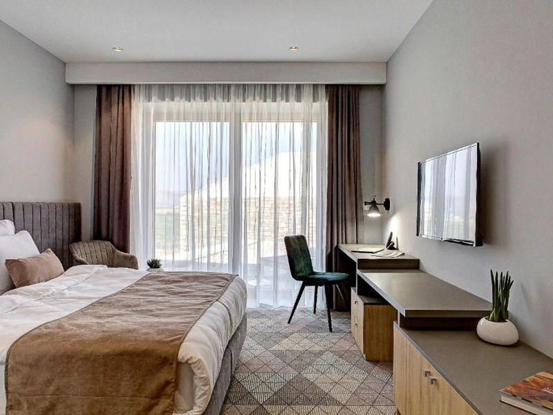 Hotelzimmer mit Doppelbett