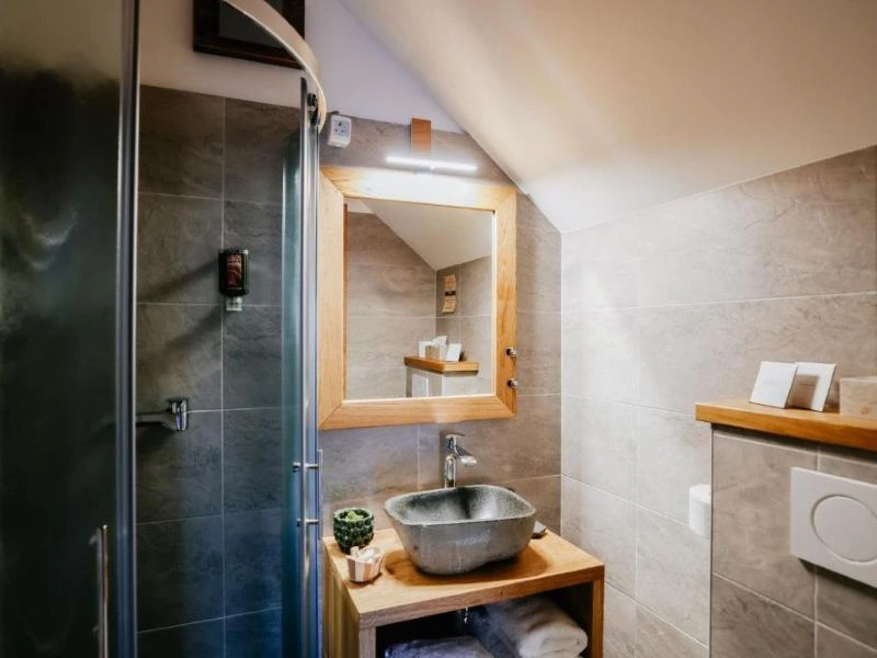 Badezimmer des Hotels im Logar-Tal in Slowenien