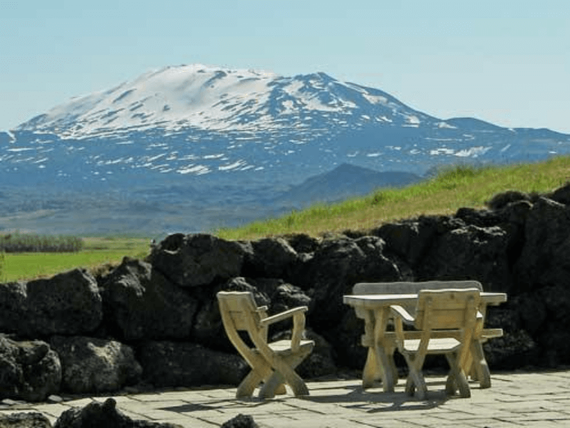 Hotelterrasse bei individuellen Island Rundreisen