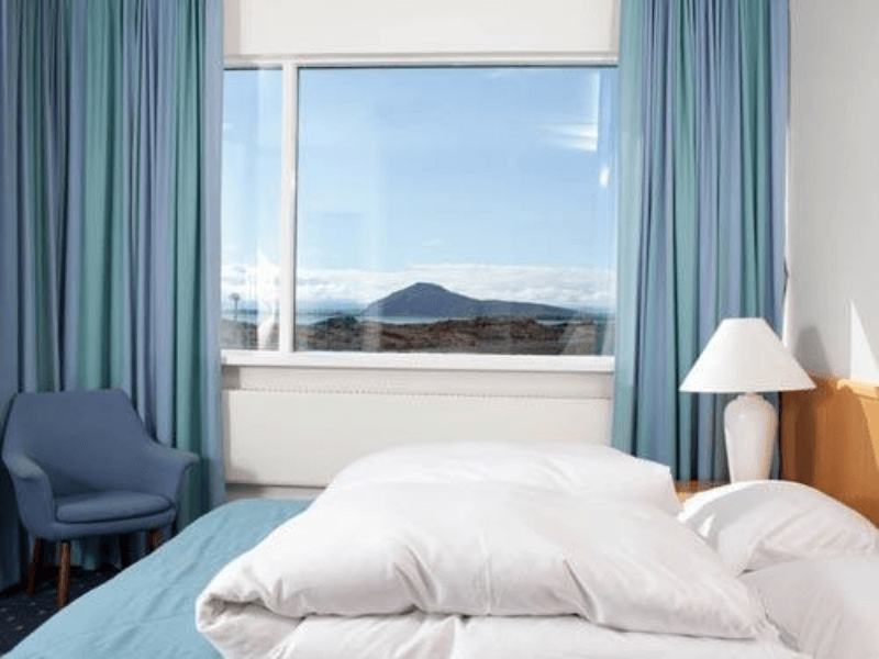 Hotel mit Ausblick auf Islands Natur