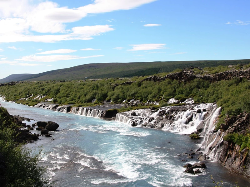 Borgarnes Hraunfossar Wasserfall bei Reykholt
