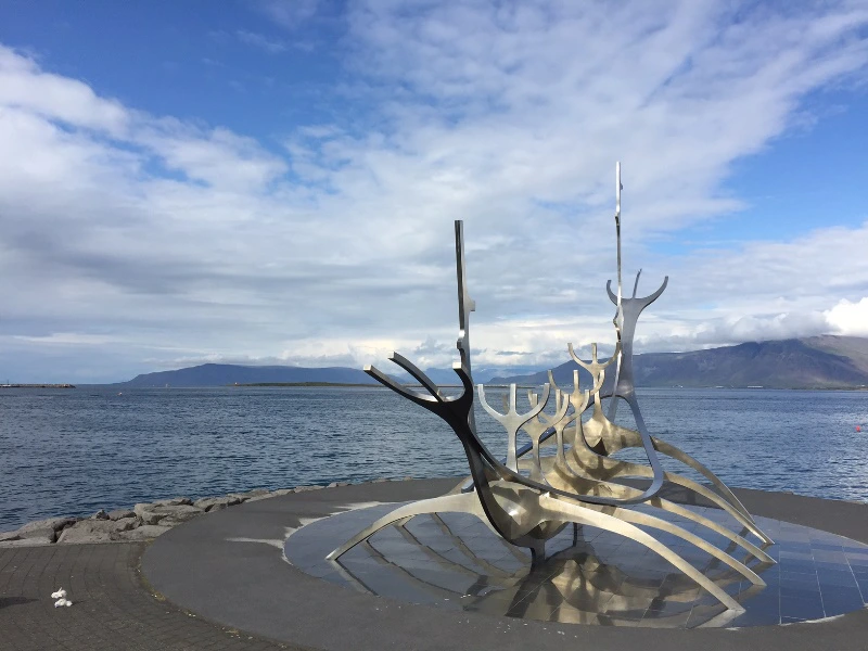 Wikingerschiff in Reykjavik bei Island Urlaub mit Kindern