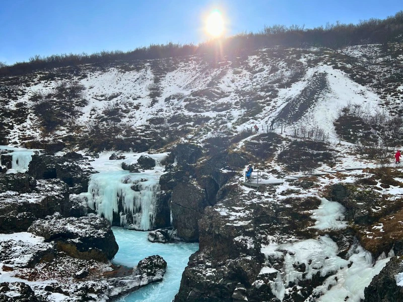 Hraunfossar Wasserfall im Winter, Island