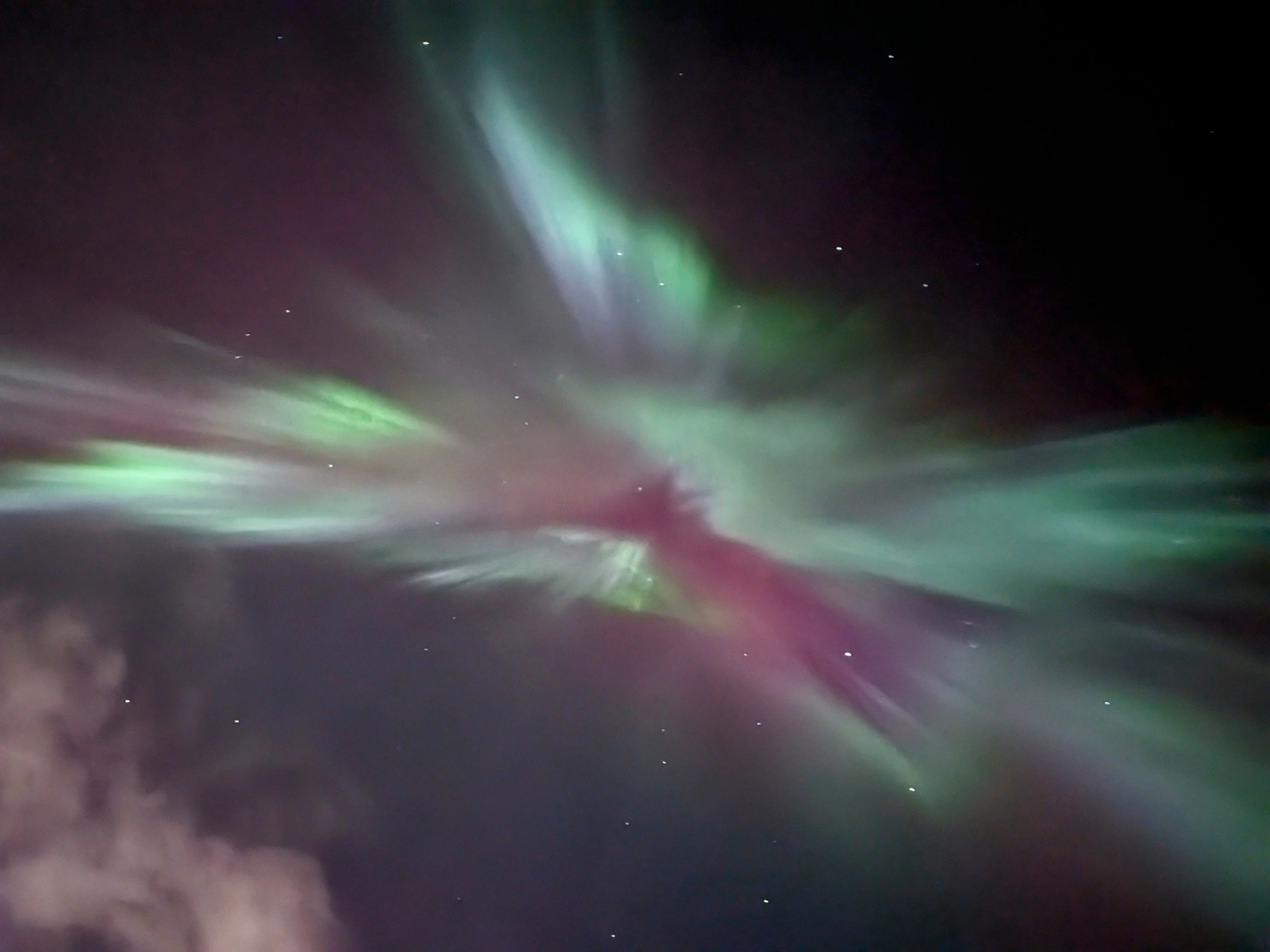 Polarlichter in blau, grün und pink