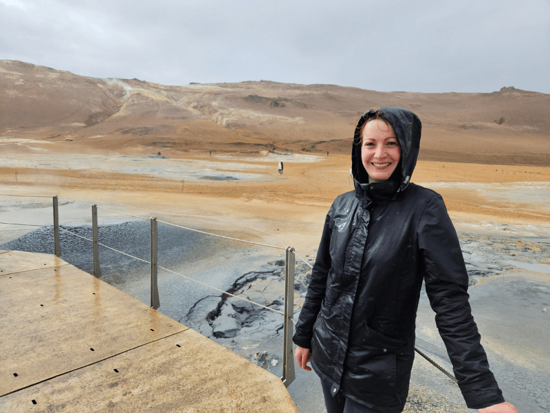 erleberin Sabrina auf dem Geothermalfeld Hverir
