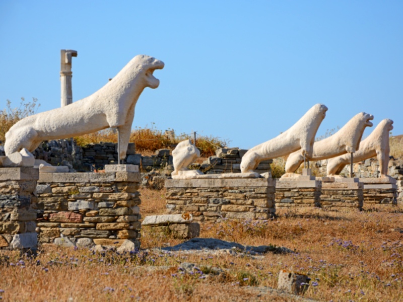 Statuen in Delos