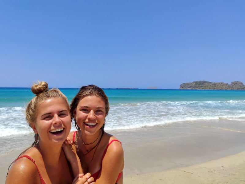 Frauen am Strand von Zakynthos, Griechenland