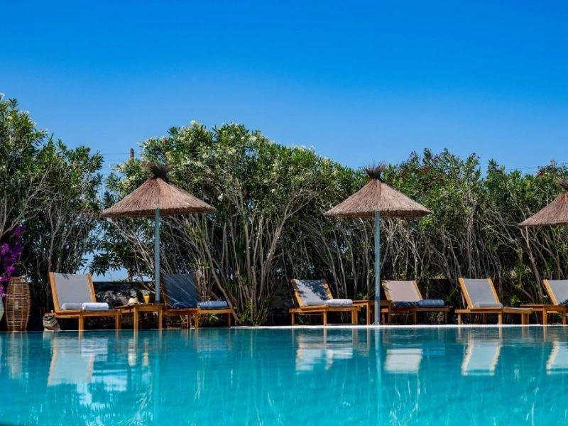Erfrischender Pool im Komforthotel auf Tinos, Griechenland
