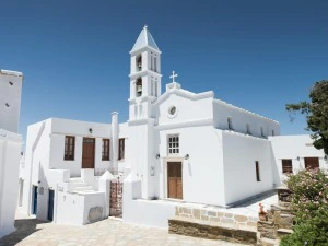 Weiße Kirche auf Tinos, Griechenland