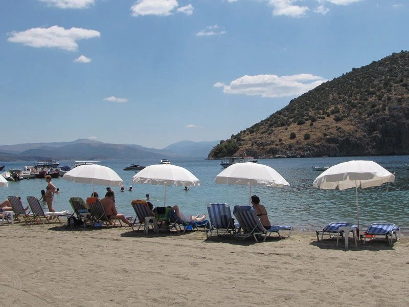 Warum nach Griechenland reisen? Der Strand von Tolo