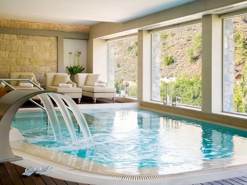 Hotel mit Pool bei Zypern Reisen