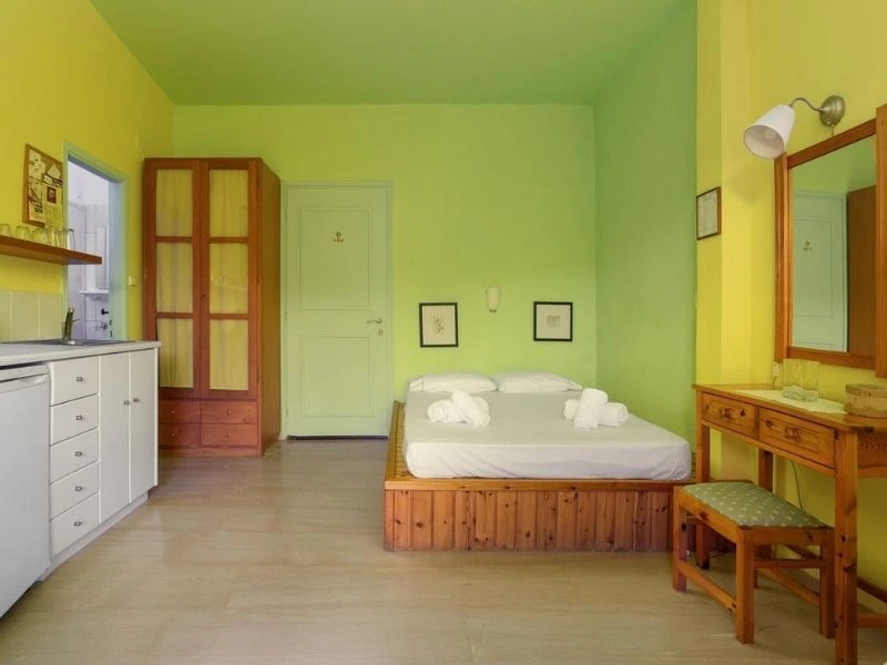 Einfaches Zimmer im Gästehaus auf Andros, Griechenland