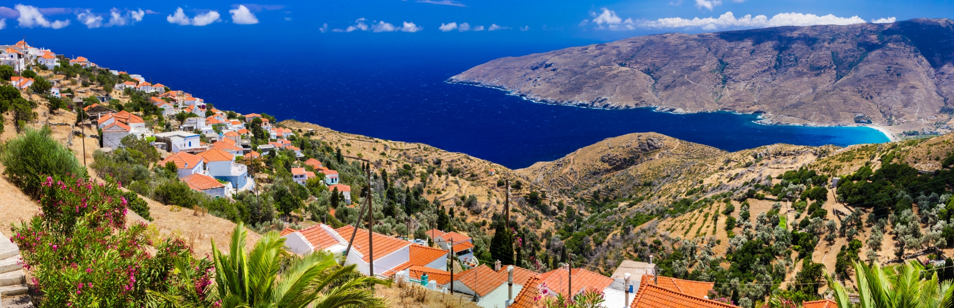 Blick auf eine Bucht bei Andros, Griechenland