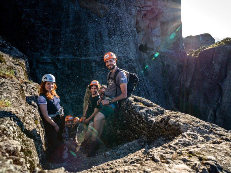 Touristen auf dem Klettersteig in Griechenland