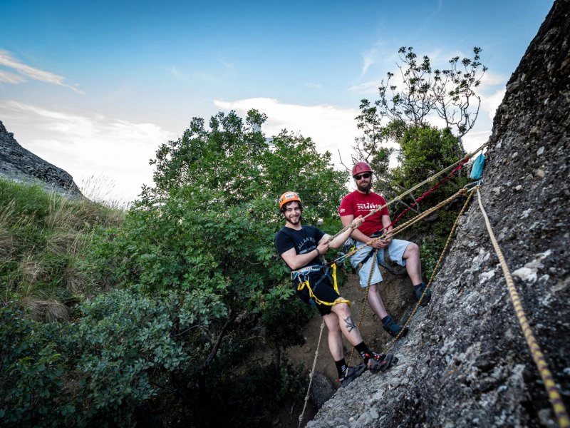 Personen am Klettersteig in Griechenland