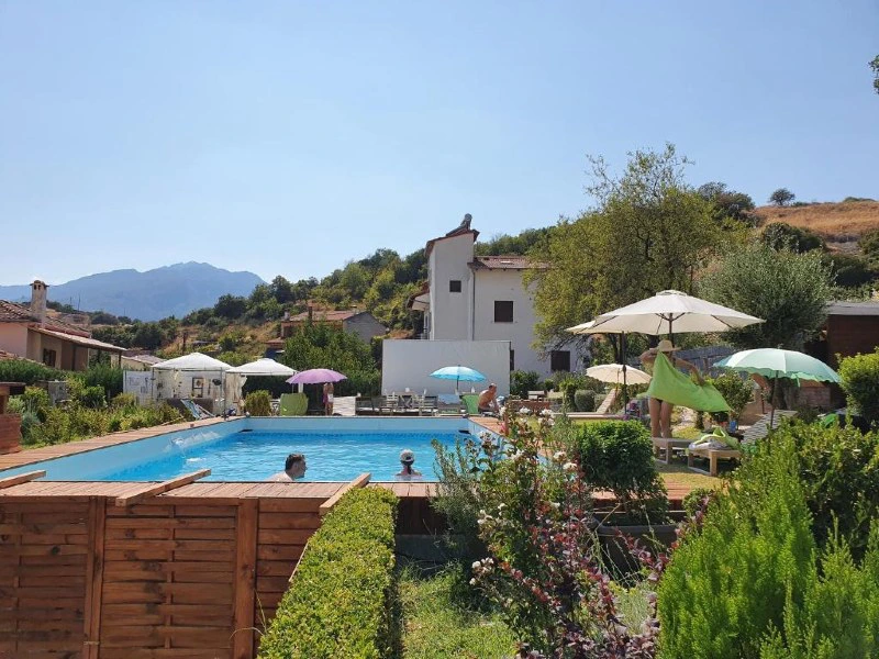 Pool der Unterkunft bei Meteora, Griechenland