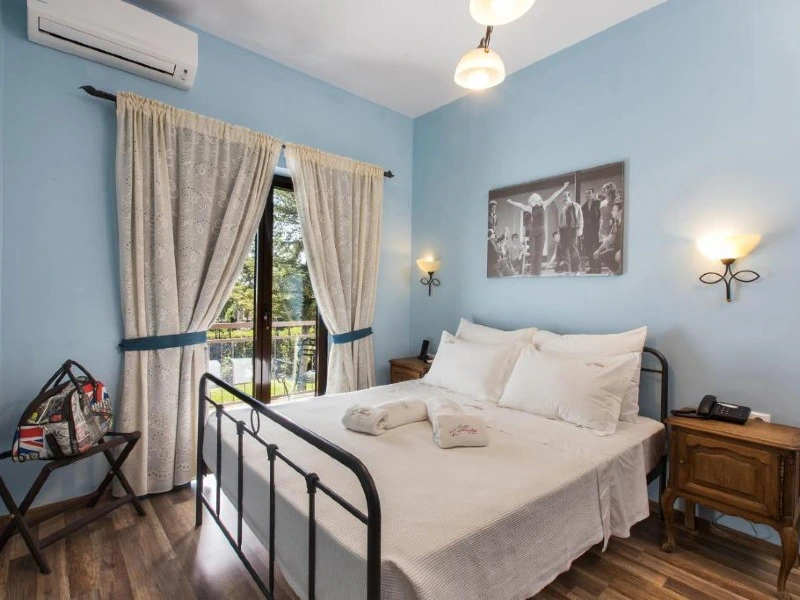 Schlafzimmer der Unterkunft bei Meteora, Griechenland