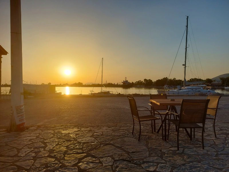 Sonnenuntergang am Hafen von Messolonghi, Griechenland
