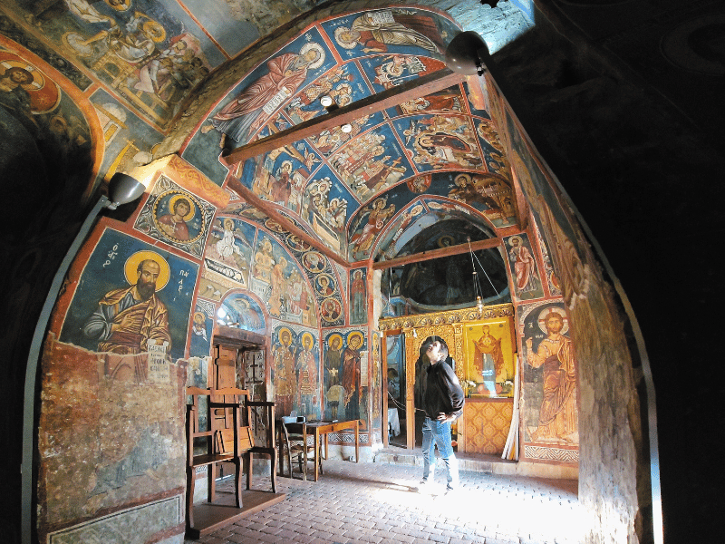 Prachtvolle Scheunendachkirchen