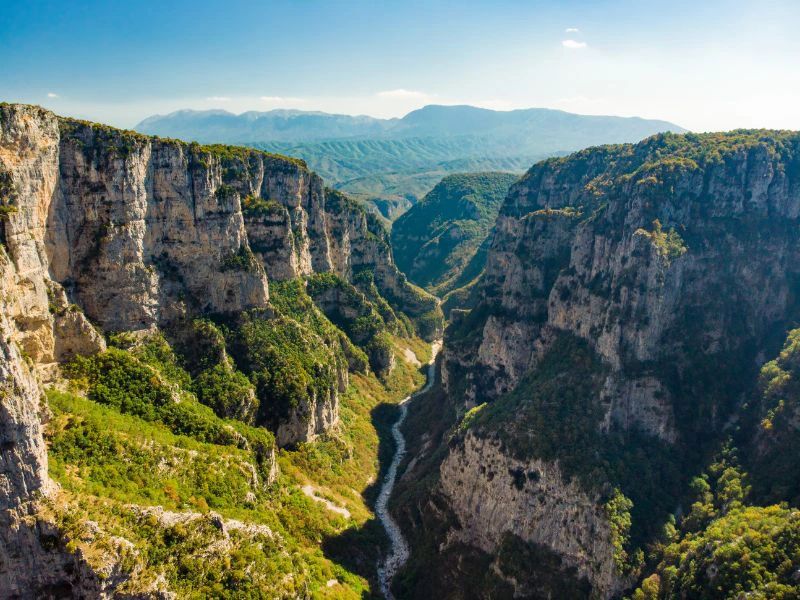 Blick auf die Vikos Schlucht im Pindos Gebirge