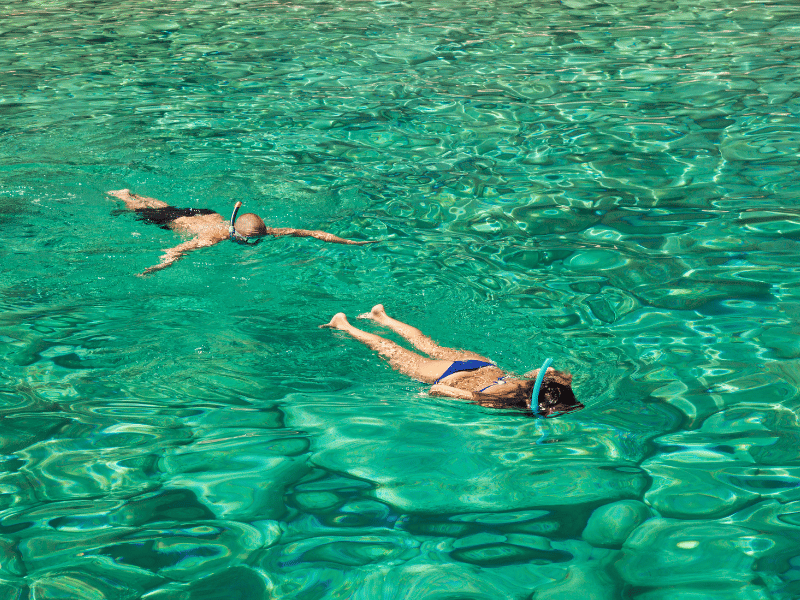Schnorcheln im türkisem Wasser in Griechenland