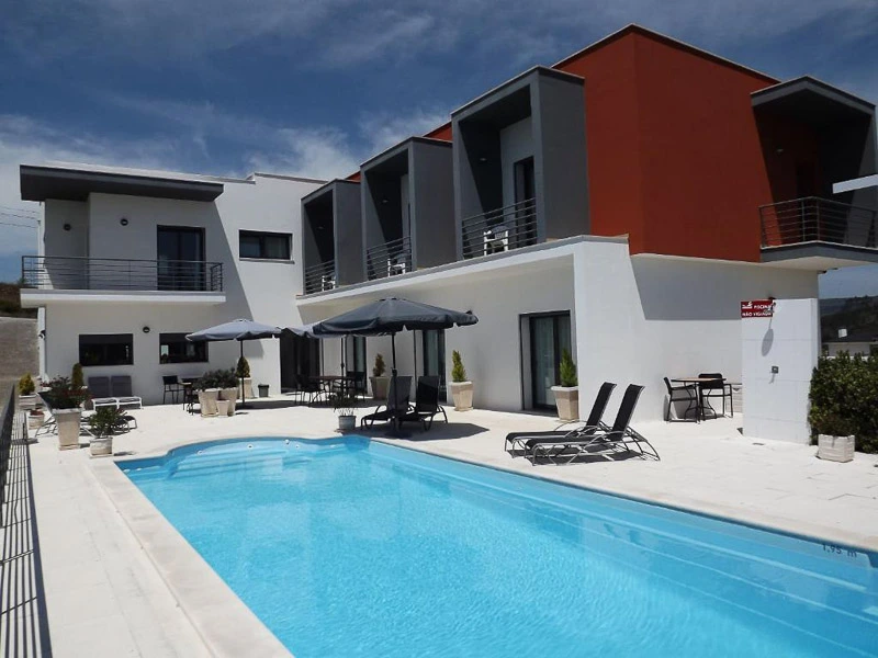 Pool der Unterkunft in Batalha