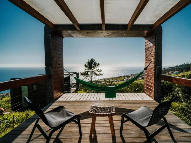 Terrasse beim Glamping auf Madeira