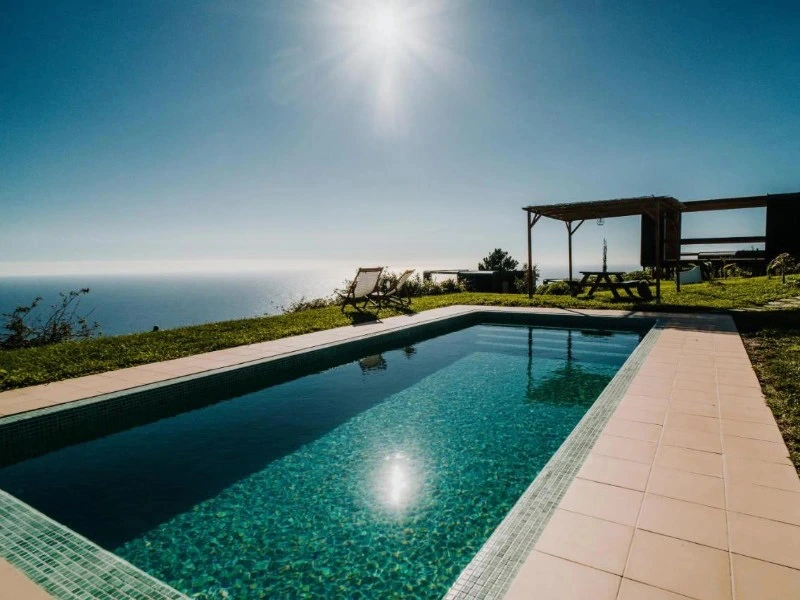 Pool beim Glamping auf Madeira
