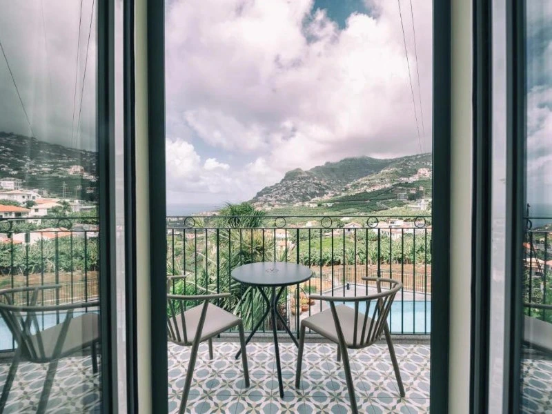 gemütlicher Balkon einer Quinta an der Südküste