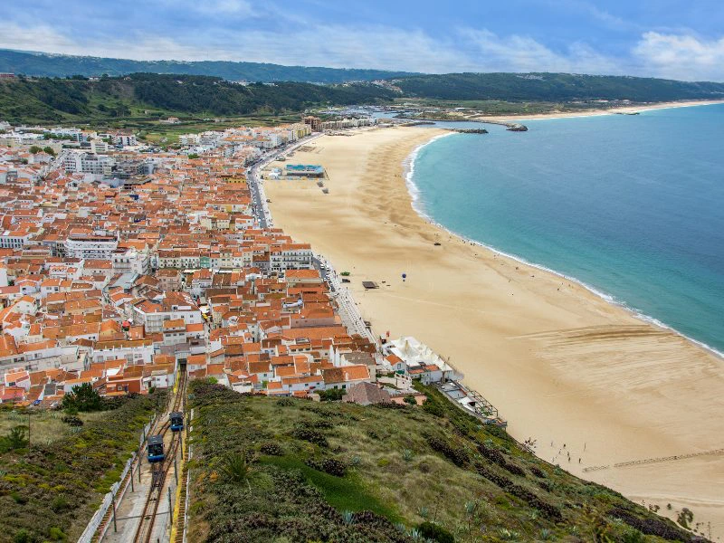 Strand von Nazaré in Portugal