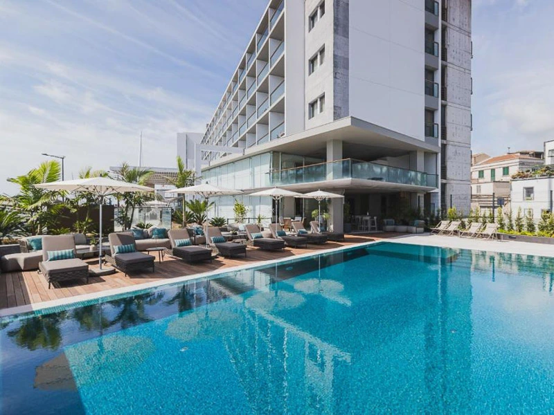 Hotel mit Pool in Ponta Delgada