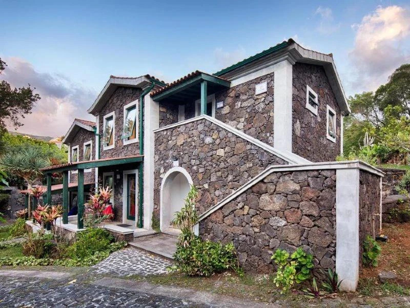 Hotel auf Pico von außen