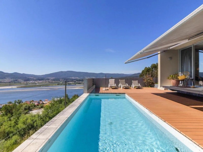 Pool an der Costa Lisboa