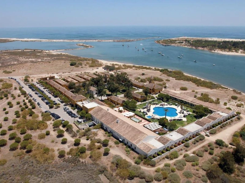 Küstenhotel bei Tavira von oben