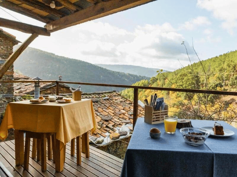 Terrasse im Hotel bei Lousa