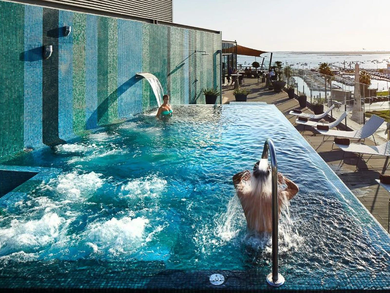Pool der Unterkunft in Faro