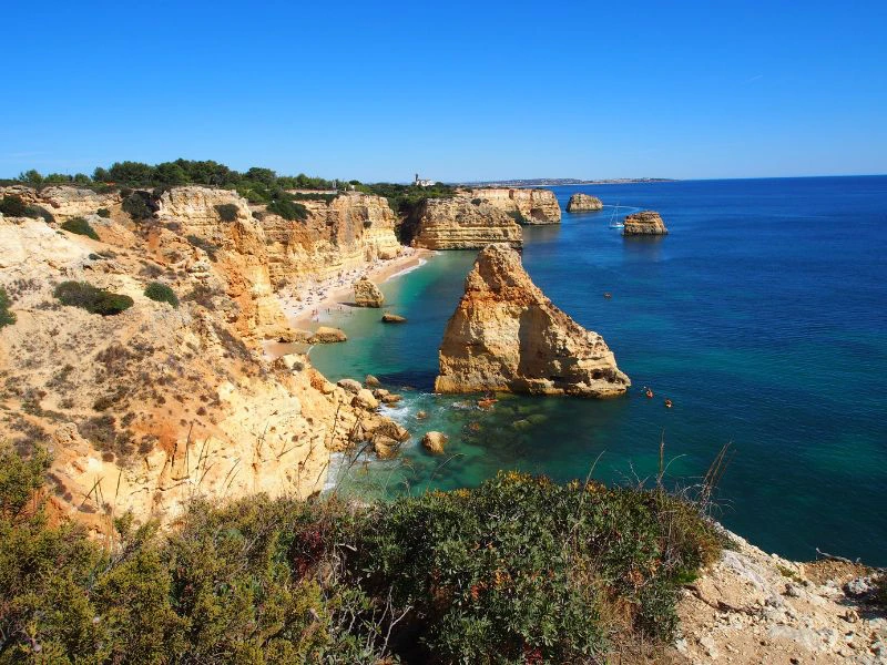 Küste an der Praia da Marinha
